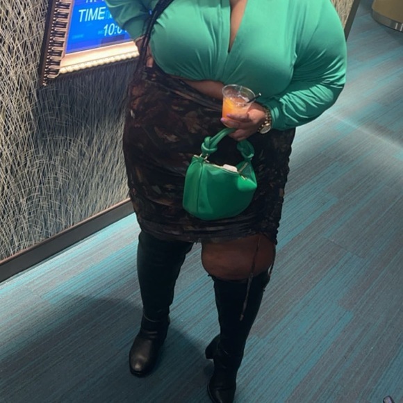 Black skirt - Picture 3 of 3